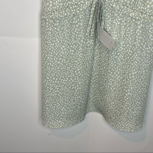 Modcloth Gill sage white dot sleeveless blouse boho
Flowy oversized cute summer - Picture 4 of 7